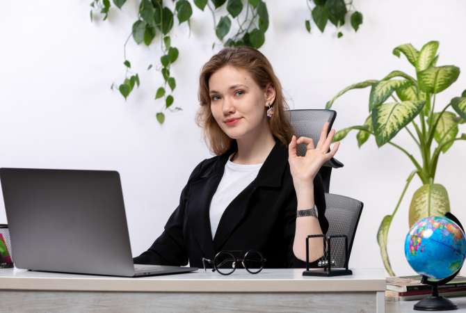 Njoftime Pune Operatore per Anglisht, Gjermanisht,  Greqisht, Italisht, Ferngjisht 