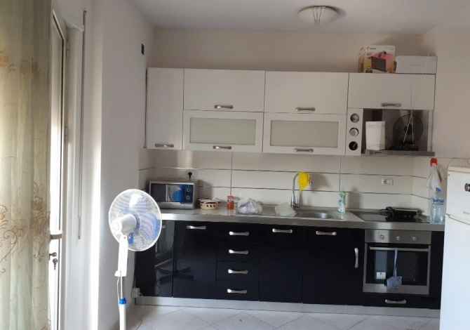 Shtepi ne shitje  ne Tirane, 1+1, Mobilimi E mobiluar, Pagesa 77,000  Euro.