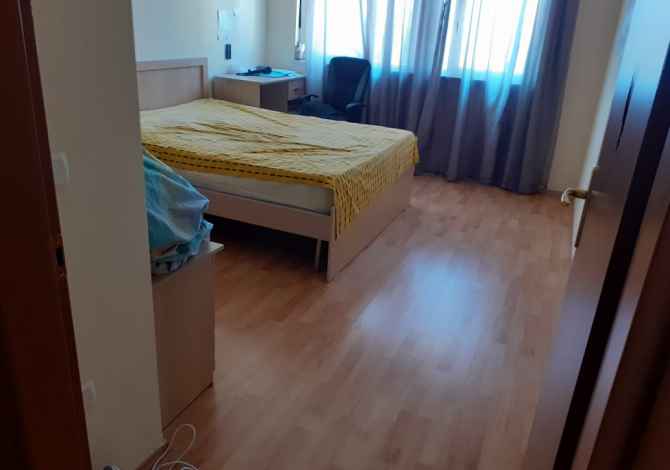 Shtepi ne shitje  ne Tirane, 1+1, Mobilimi E mobiluar, Pagesa 77,000  Euro.