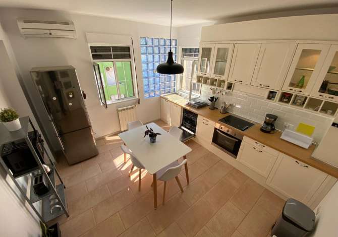 Shtepi me qera 3+1 ne Tirane - 1,250 Euro
