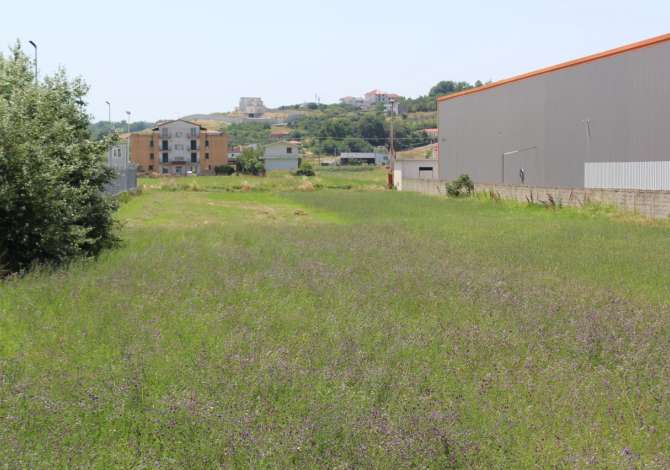 Truall ose Toke ne Tirane - 450,000 Euro