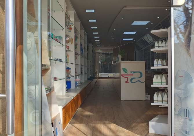 Shitet Ambjenti  Dyqan 📍Rruga e Dibres 💶Cmimi 150.000 euro