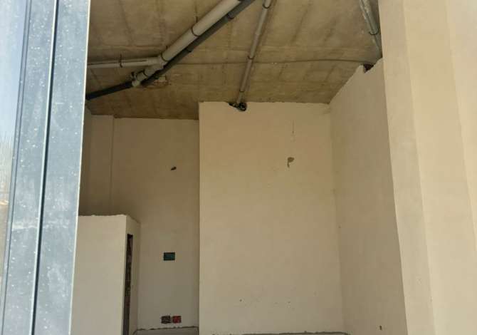 Jepen Dyqane me Qera 📍Ish Fusha Aviacionit , Tirane Cmimet perkatese; 600 Euro  660 Euro