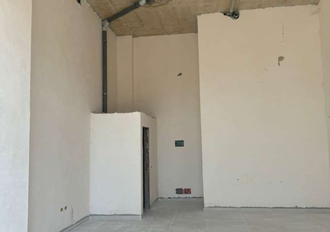 Jepen Dyqane me Qera 📍Ish Fusha Aviacionit , Tirane Cmimet perkatese; 600 Euro  660 Euro