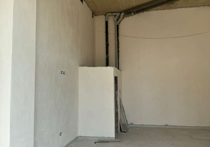 Jepen Dyqane me Qera 📍Ish Fusha Aviacionit , Tirane Cmimet perkatese; 600 Euro  660 Euro