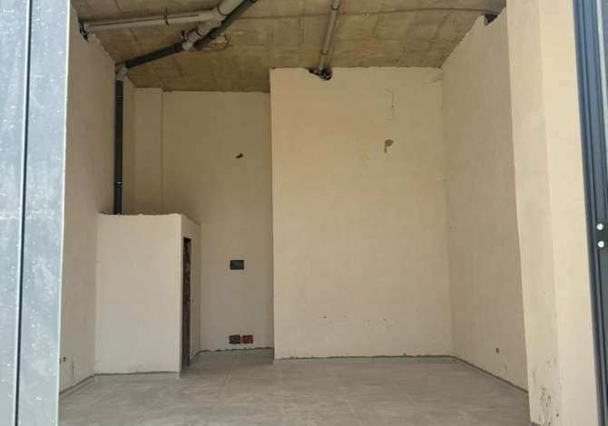 Jepen Dyqane me Qera 📍Ish Fusha Aviacionit , Tirane Cmimet perkatese; 600 Euro  660 Euro