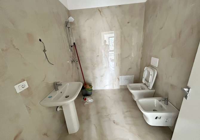 Qera Apartament 2+1+2 per zyra 📍Stacioni i Trenit 💶Cmimi : 550Euro 