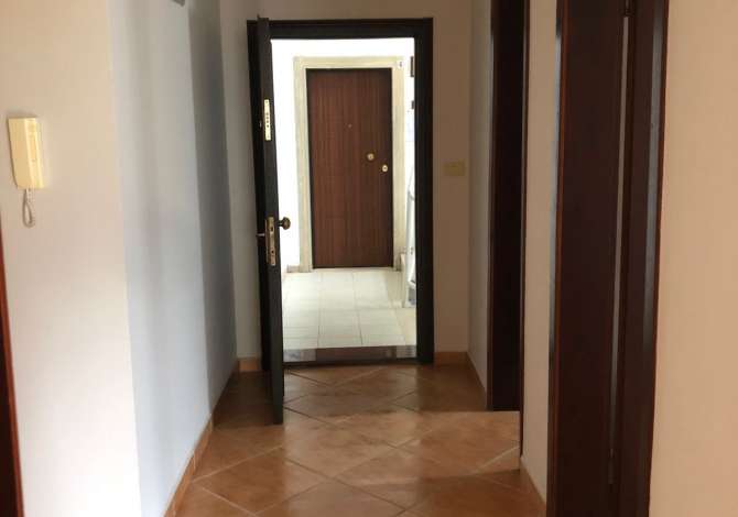 Ambient biznesi me qera 3+1 ne Tirane - 1,800 Euro