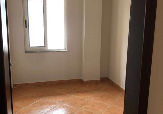 Ambient me qera per Zyra📍 Sheshi WillsonTirana e Re💶Cmimi 1800 Euro / Netto 