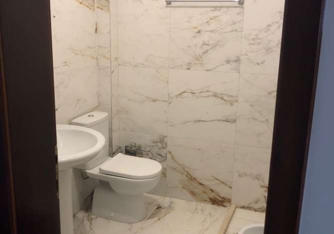 Ambient me qera per Zyra📍 Sheshi WillsonTirana e Re💶Cmimi 1800 Euro / Netto 