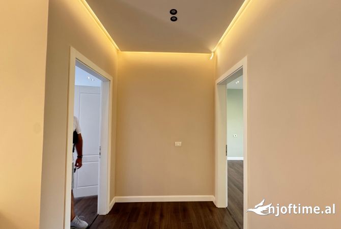 Shtepi ne shitje Apartament ne Tirane, 2+1, Mobilimi Bosh, pa mobiluar, Pagesa 210,000  Euro.