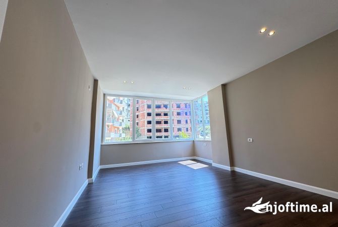 Shtepi ne shitje Apartament ne Tirane, 2+1, Mobilimi Bosh, pa mobiluar, Pagesa 210,000  Euro.