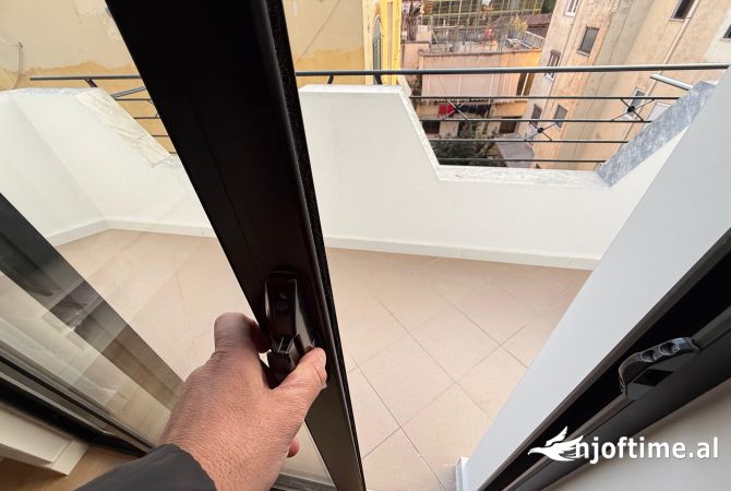 Shtepi ne shitje Apartament ne Tirane, 3+1, Mobilimi E mobiluar, Pagesa 200,000  Euro.