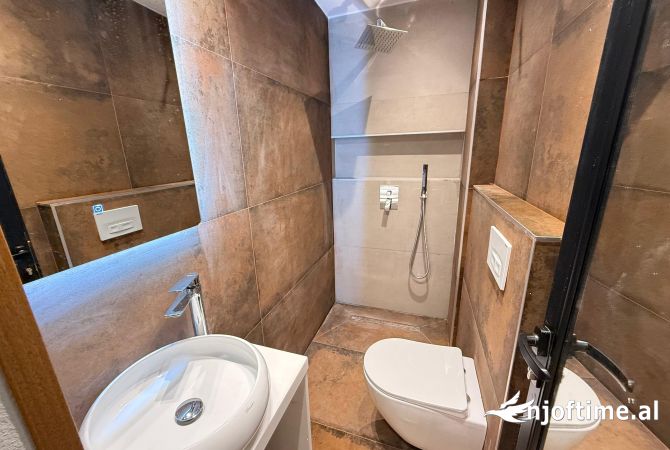 Shtepi ne shitje Apartament ne Tirane, 3+1, Mobilimi E mobiluar, Pagesa 200,000  Euro.