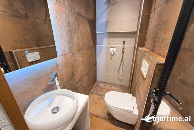 Shtepi ne shitje Apartament ne Tirane, 3+1, Mobilimi E mobiluar, Pagesa 200,000  Euro.