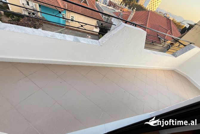 Shtepi ne shitje Apartament ne Tirane, 3+1, Mobilimi E mobiluar, Pagesa 200,000  Euro.