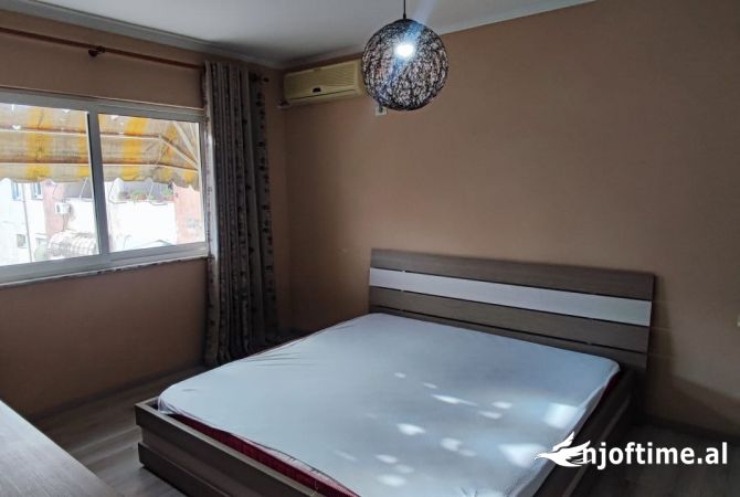 Shtepi me qera Apartament ne Tirane, 1+1, Mobilimi E mobiluar, Pagesa 550  Euro.