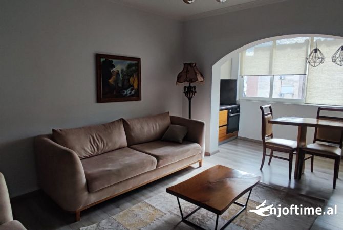 Shtepi me qera Apartament ne Tirane, 1+1, Mobilimi E mobiluar, Pagesa 550  Euro.