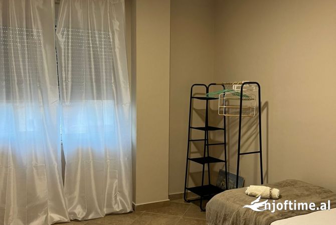 Shtepi me qera Apartament ne Tirane, 2+1, Mobilimi E mobiluar, Pagesa 65,000  Leke.