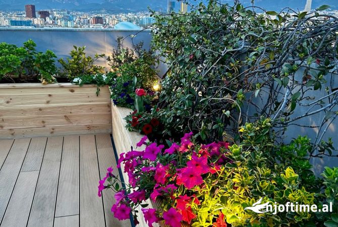 Shtepi me qera Penthose(kati i fundit panoramik) ne Tirane, 3+1, Mobilimi E mobiluar, Pagesa 3,000  Euro.