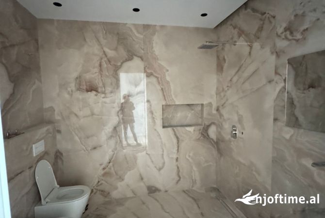 Shtepi me qera 2+1 ne Tirane - 2,000 Euro
