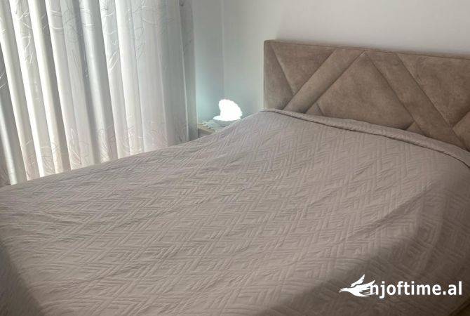 Shtepi me qera Apartament ne Tirane, 2+1, Mobilimi E mobiluar, Pagesa 650  Euro.