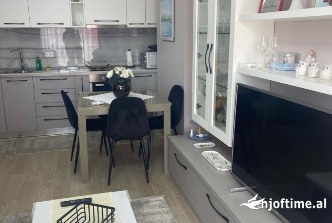 Shtepi me qera Apartament ne Tirane, 2+1, Mobilimi E mobiluar, Pagesa 650  Euro.