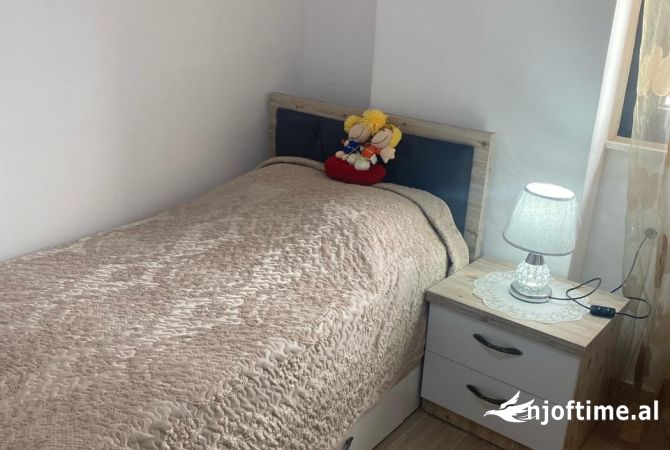 Shtepi me qera Apartament ne Tirane, 2+1, Mobilimi E mobiluar, Pagesa 650  Euro.