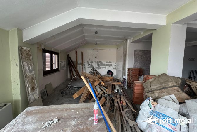 Shtepi ne shitje Duplex(shtepi me 2 kate) ne Tirane, 2+1, Mobilimi Bosh, pa mobiluar, Pagesa 370,000  Euro.