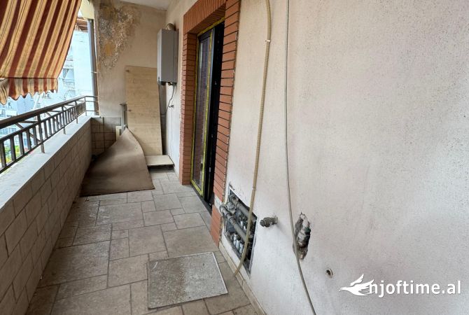 Shtepi ne shitje Duplex(shtepi me 2 kate) ne Tirane, 2+1, Mobilimi Bosh, pa mobiluar, Pagesa 370,000  Euro.