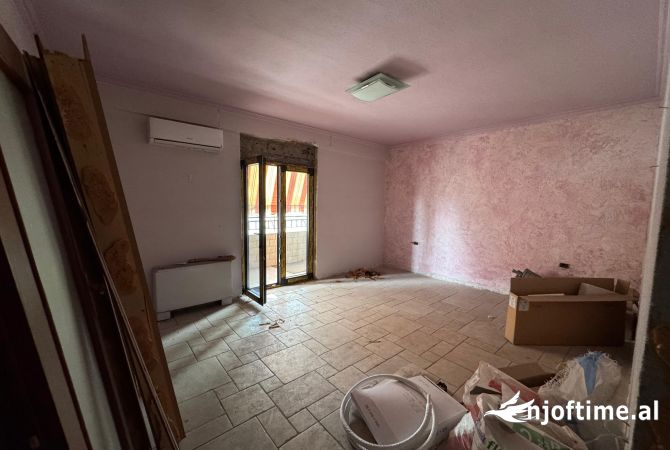 Shtepi ne shitje Duplex(shtepi me 2 kate) ne Tirane, 2+1, Mobilimi Bosh, pa mobiluar, Pagesa 370,000  Euro.