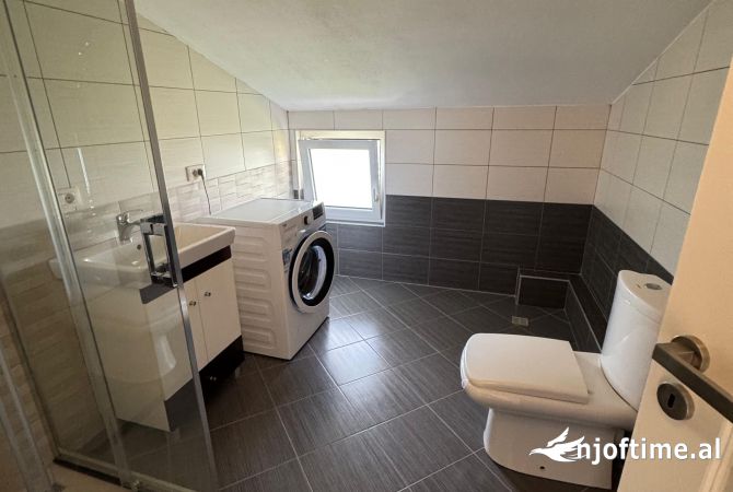 Shtepi me qera Shtepi Private ne Tirane, 3+1, Mobilimi E mobiluar, Pagesa 2,000  Euro.