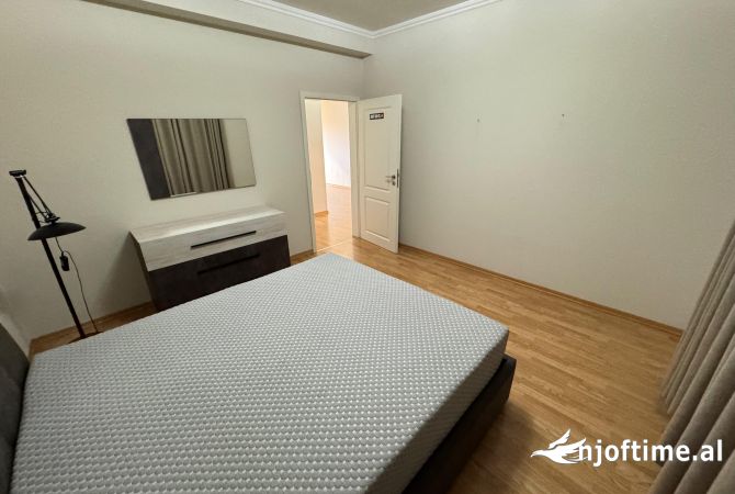 Shtepi me qera 3+1 ne Tirane - 2,000 Euro