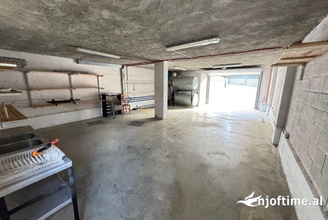 Shtepi me qera Shtepi Private ne Tirane, 3+1, Mobilimi E mobiluar, Pagesa 2,000  Euro.