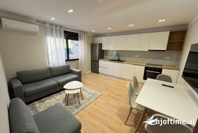 Shtepi me qera Shtepi Private ne Tirane, 1+1, Mobilimi E mobiluar, Pagesa 600  Euro.