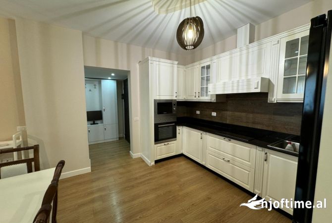 Shtepi me qera Apartament ne Tirane, 2+1, Mobilimi Pjeserisht e mobiluar, Pagesa 800  Euro.