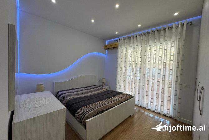 Shtepi me qera Apartament ne Tirane, 2+1, Mobilimi Pjeserisht e mobiluar, Pagesa 800  Euro.