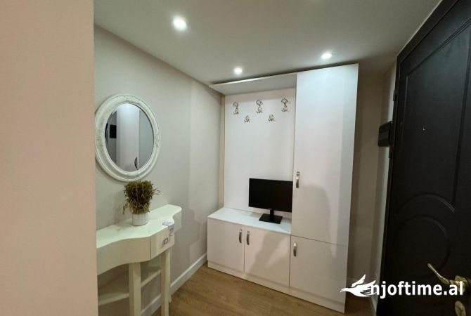 Shtepi me qera Apartament ne Tirane, 2+1, Mobilimi Pjeserisht e mobiluar, Pagesa 800  Euro.