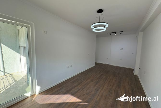 Shtepi ne shitje Apartament ne Tirane, 1+1, Mobilimi Bosh, pa mobiluar, Pagesa 119,000  Euro.