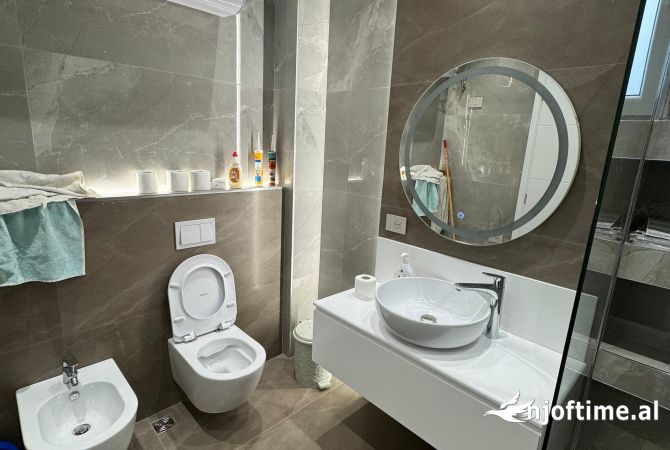 Shtepi me qera Apartament ne Tirane, 2+1, Mobilimi E mobiluar, Pagesa 1,200  Euro.