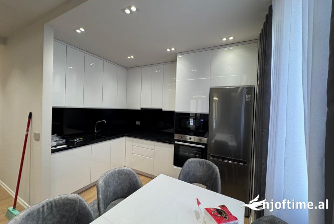 Shtepi me qera Apartament ne Tirane, 2+1, Mobilimi E mobiluar, Pagesa 1,200  Euro.