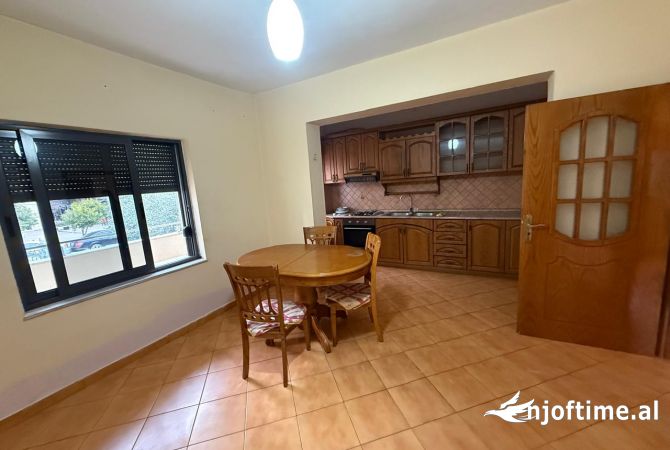Shtepi me qera 2+1 ne Tirane - 40,000 Leke