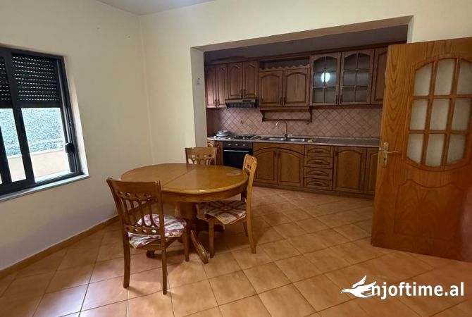 Shtepi me qera Shtepi Private ne Tirane, 2+1, Mobilimi Pjeserisht e mobiluar, Pagesa 40,000  Leke.