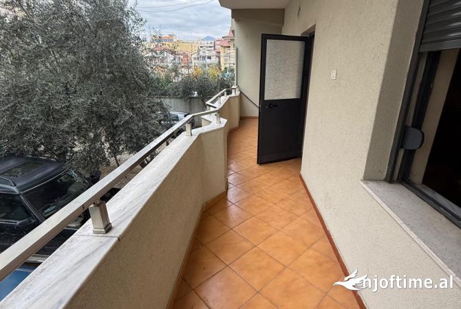 Shtepi me qera 2+1 ne Tirane - 40,000 Leke