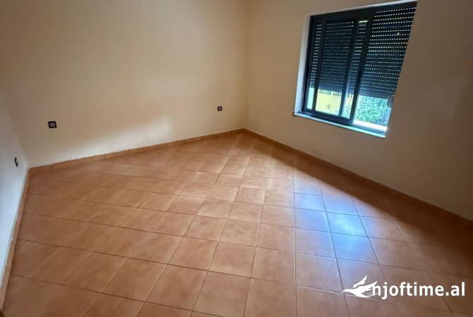 Shtepi me qera 2+1 ne Tirane - 40,000 Leke