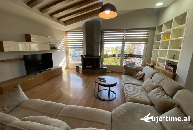 Shtepi me qera Papafingo(kati i catise) ne Tirane, 4+1, Mobilimi Pjeserisht e mobiluar, Pagesa 1,100  Euro.