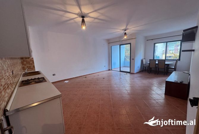 Shtepi ne shitje Apartament ne Tirane, 2+1, Mobilimi Bosh, pa mobiluar, Pagesa 137,000  Euro.