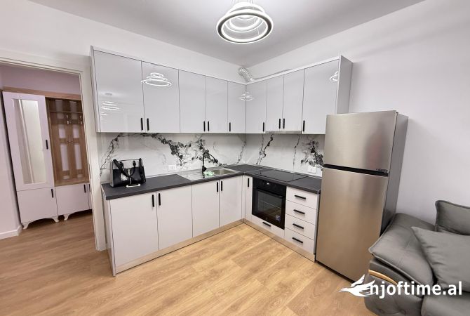 Shtepi me qera Apartament ne Tirane, 2+1, Mobilimi E mobiluar, Pagesa 650  Euro.