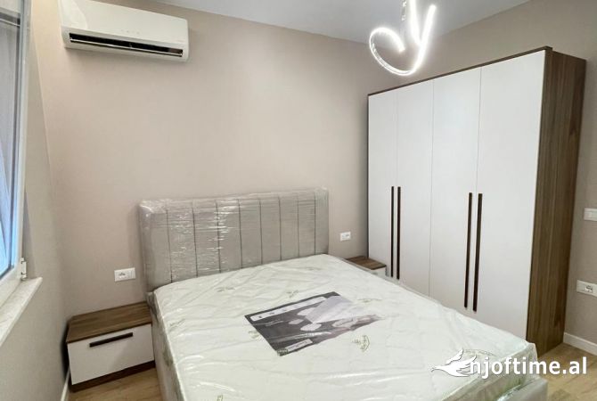 Shtepi ne shitje Apartament ne Tirane, 2+1, Mobilimi E mobiluar, Pagesa 140,000  Euro.