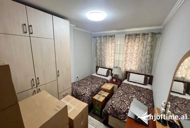 Shtepi ne shitje Apartament ne Tirane, 2+1, Mobilimi E mobiluar, Pagesa 265,000  Euro.